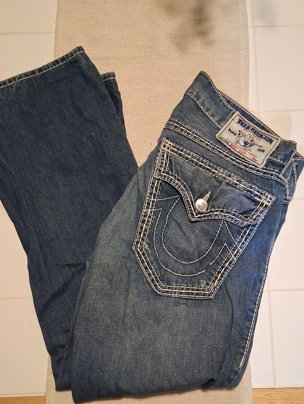 NWOT MENS True Religion Bootcut Jeans with Contrast Stitching SIZE 34